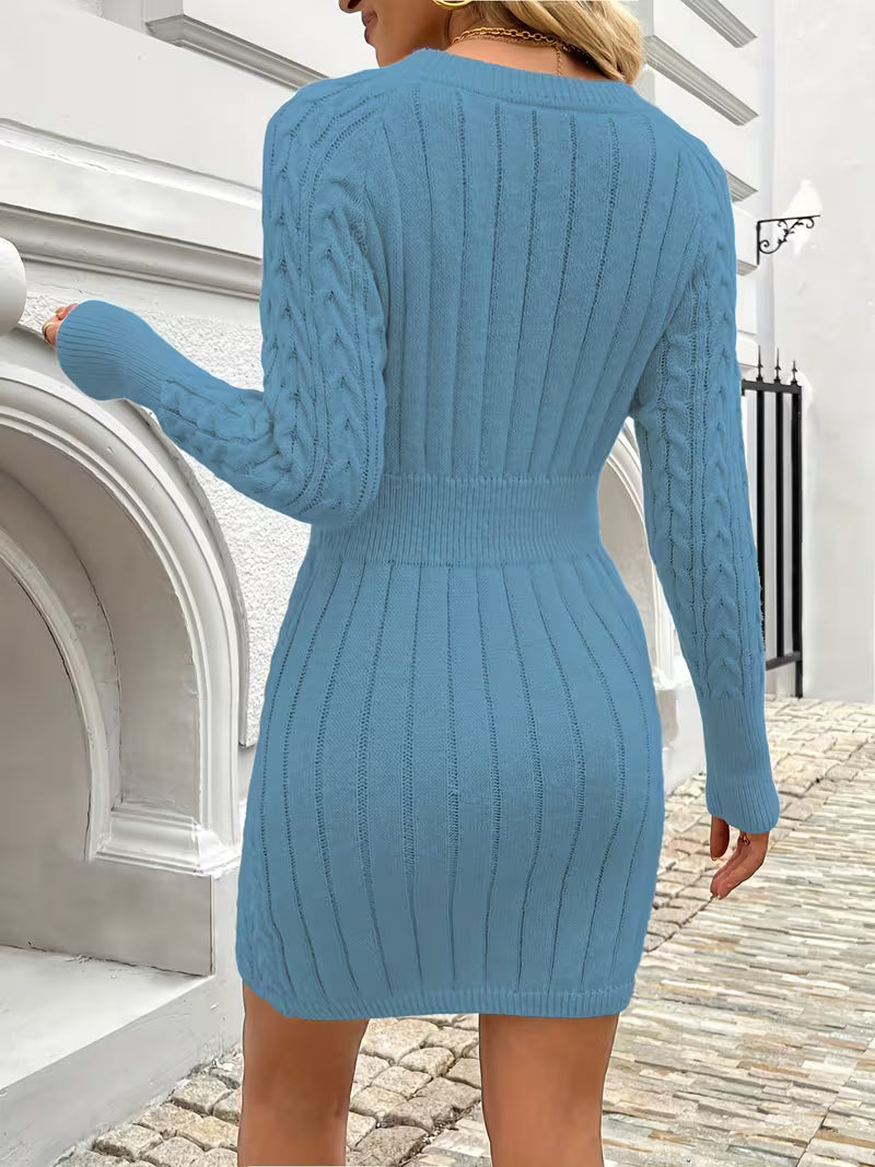 Lilona – Figurbetontes Strickkleid im Zopfmuster