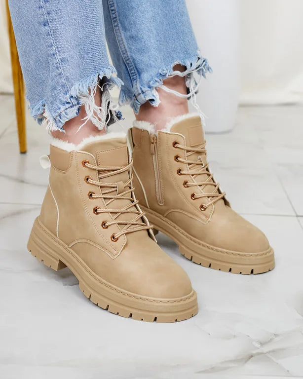 Alosia – Stiefeletten mit Schnürung Und Klobiger Sohle