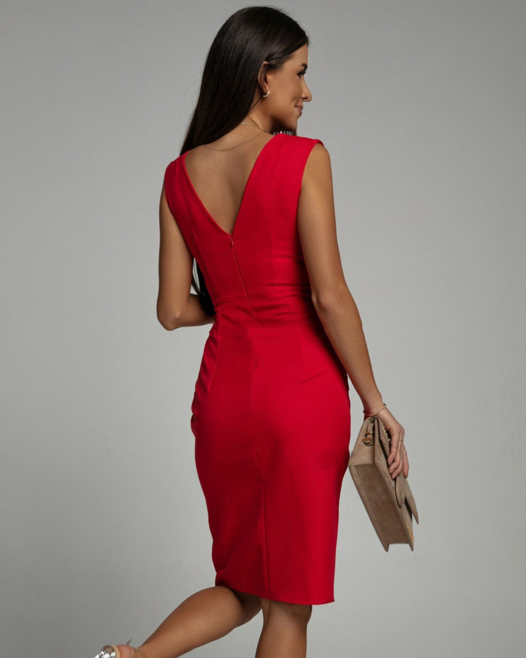Auguste - Tailliertes Kleid Mit V-Ausschnitt Und Schlitz