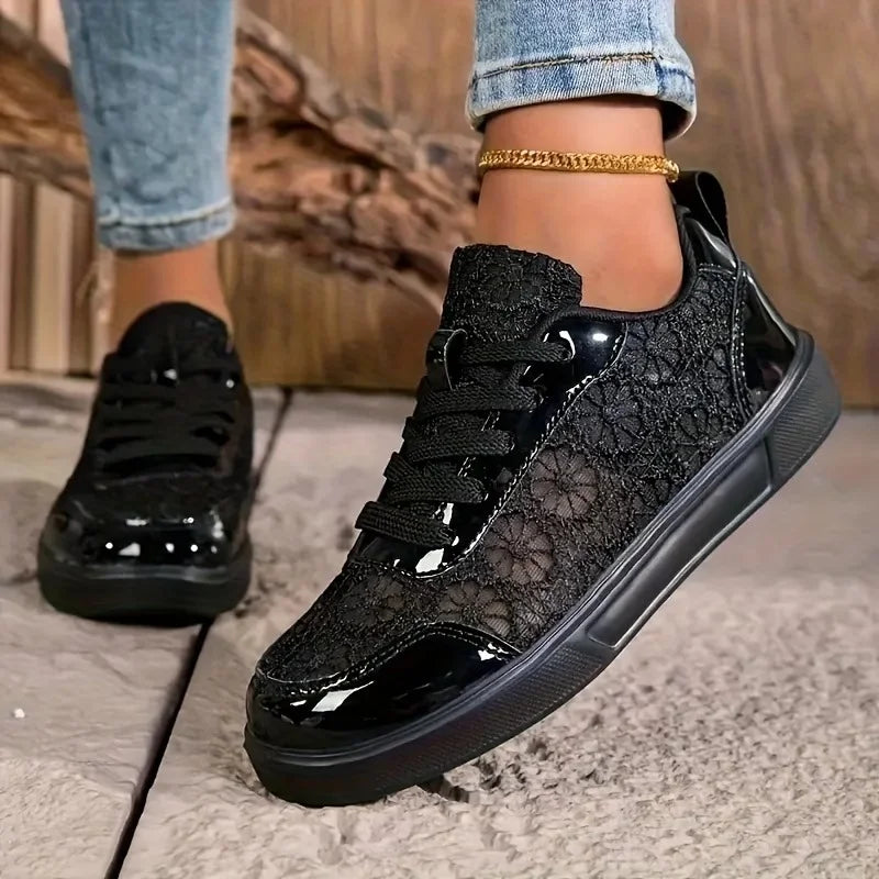 Liena – Turnschuh Mit Schnürung Und Blumenmuster