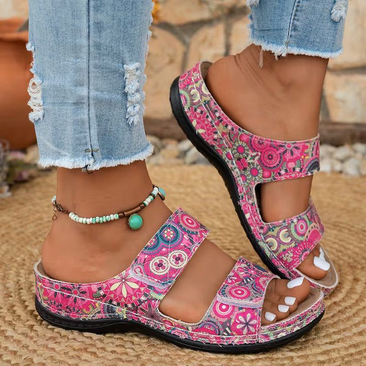 Dhifef - Sommerliche Sandale Mit Dickem Absatz und Print