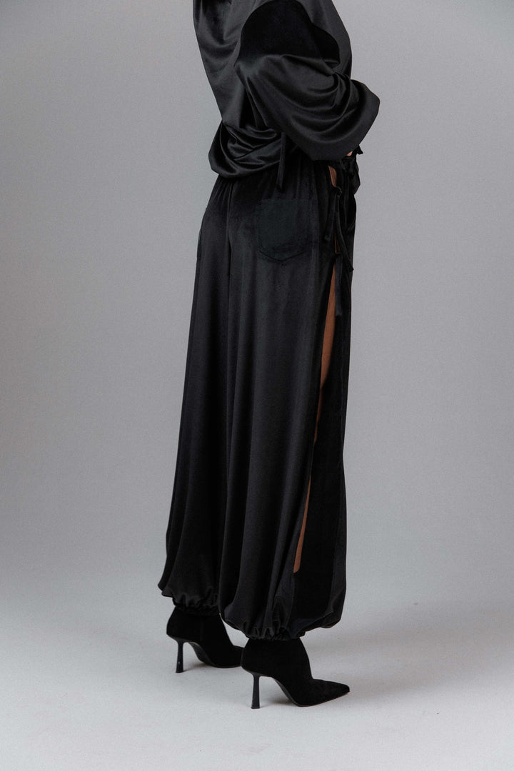 Yuphin – Ballonhose aus Satin mit Seitenschlitz