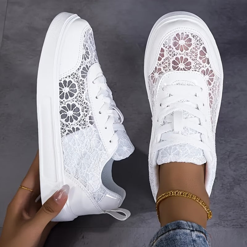 Liena – Turnschuh Mit Schnürung Und Blumenmuster