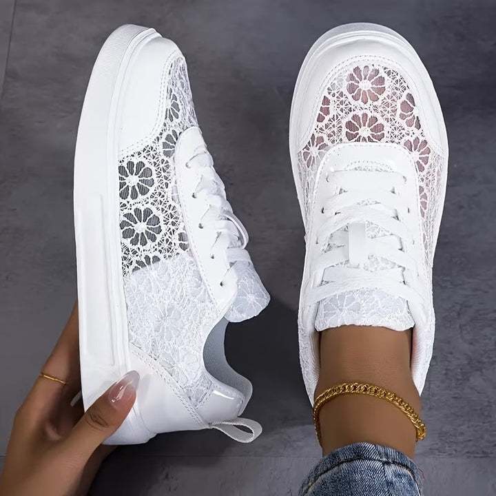 Liena – Turnschuh Mit Schnürung Und Blumenmuster