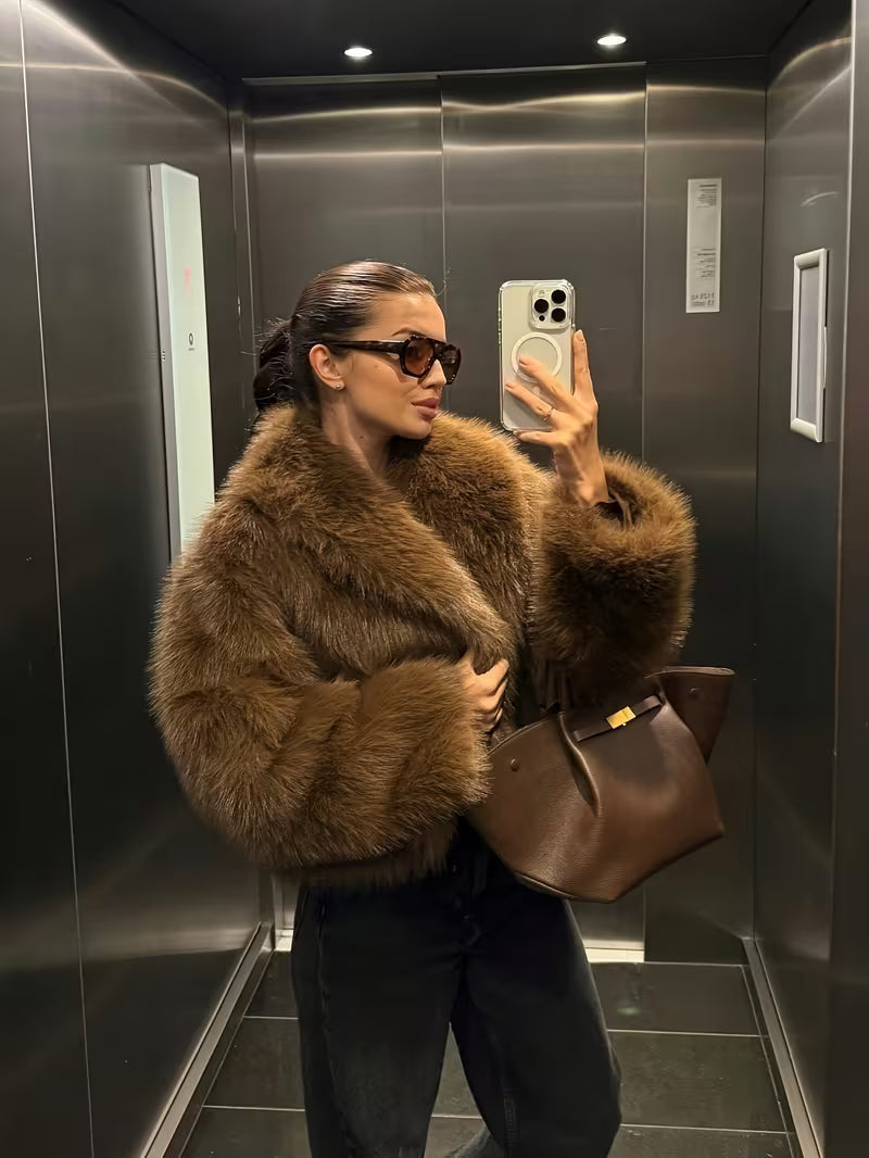 Jorida – Oversized-jacke Aus Kunstfell Mit Gekürztem Revers