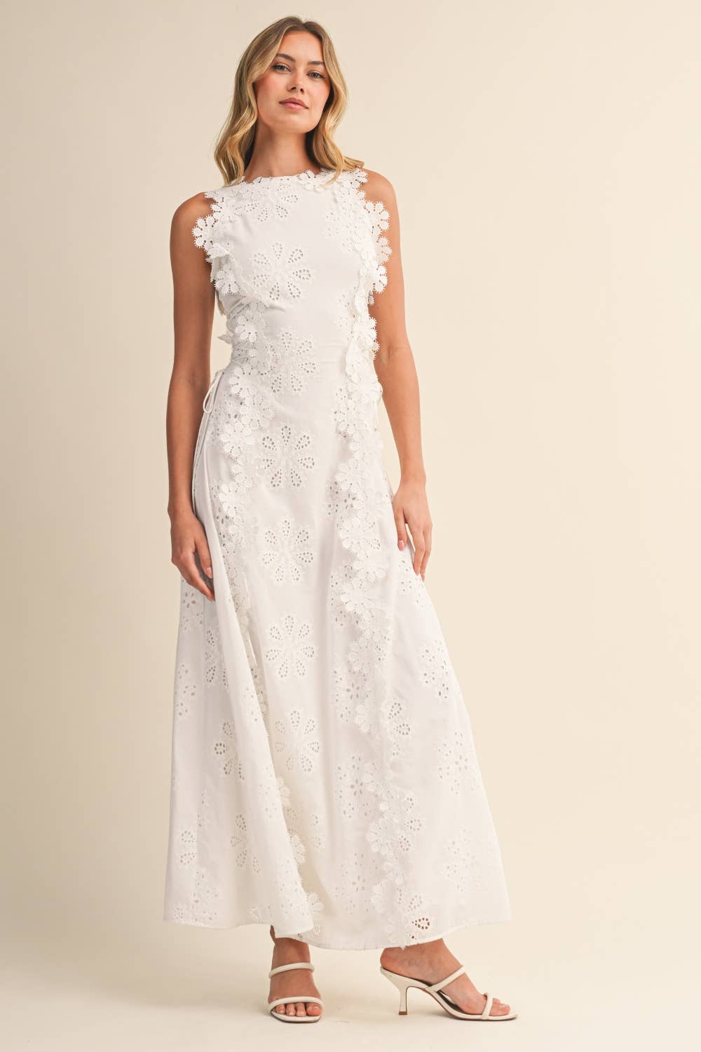 Azalia – Ärmelloses Maxikleid mit Blumenstickerei
