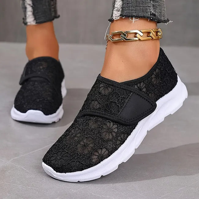Tonjaa - Sneaker Aus Spitze Mit Blumenstickerei