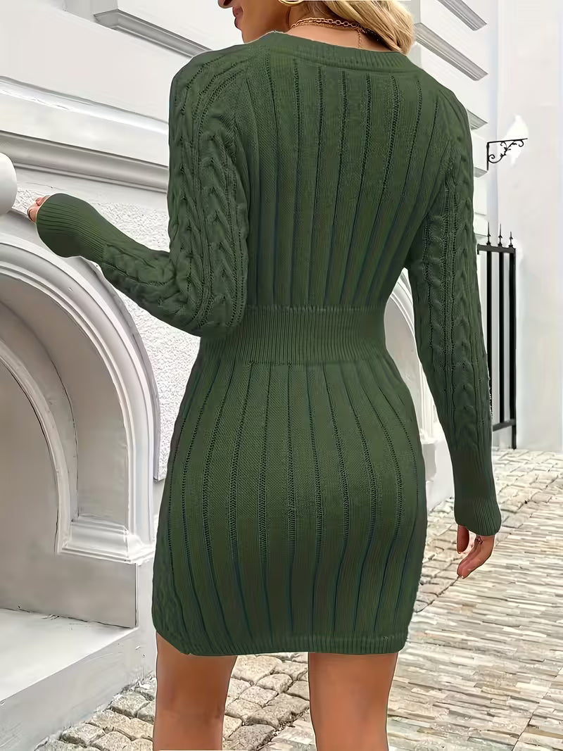 Lilona – Figurbetontes Strickkleid im Zopfmuster
