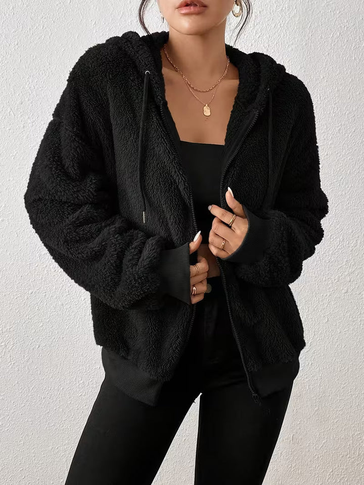 Keriana – Lässige, Warme Kapuzen Jacke Aus Flauschigem Fell