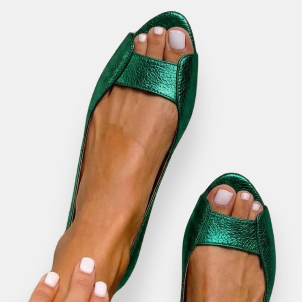 Fryda – Flache Sandalen in Metallic Optik