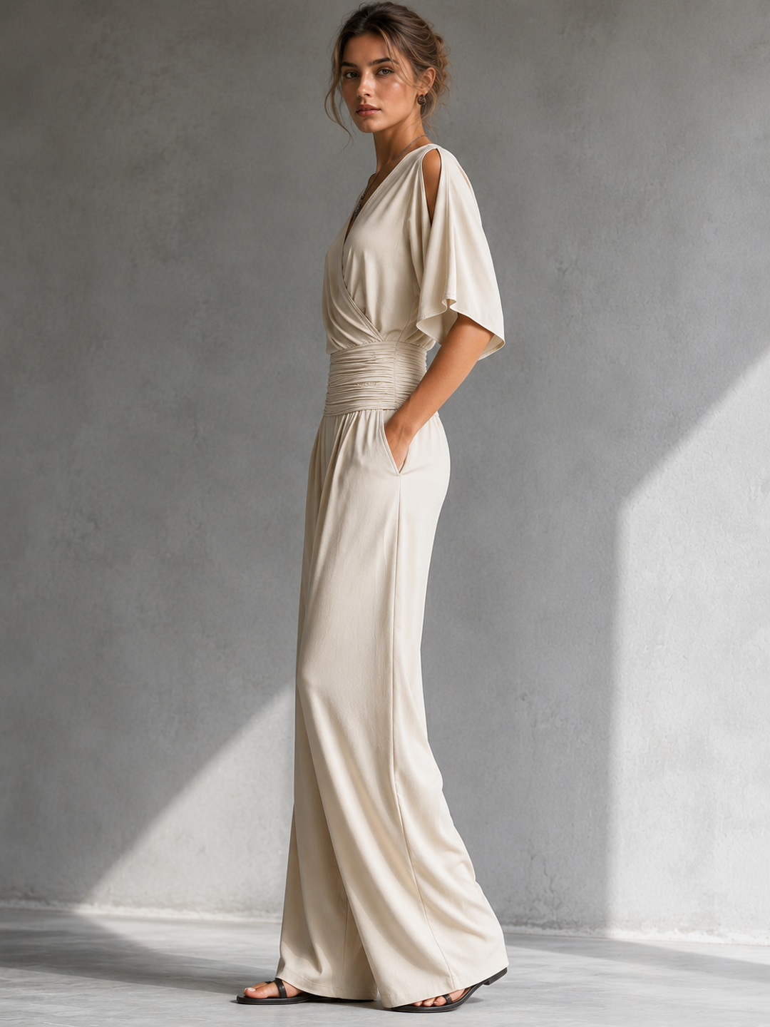 Greene – Jumpsuit mit Wickelausschnitt, Cold-Shoulder-Details und weitem Bein