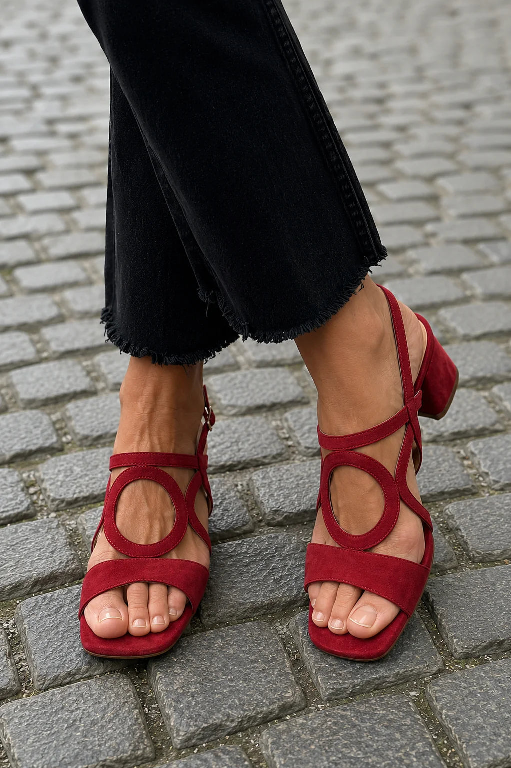 Gurng – Sandalen Mit Eckiger Zehenpartie und Abgerundetem Schnitt