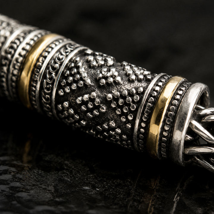 Jalair – Graviertes Edelstahl Armband in Seiloptik