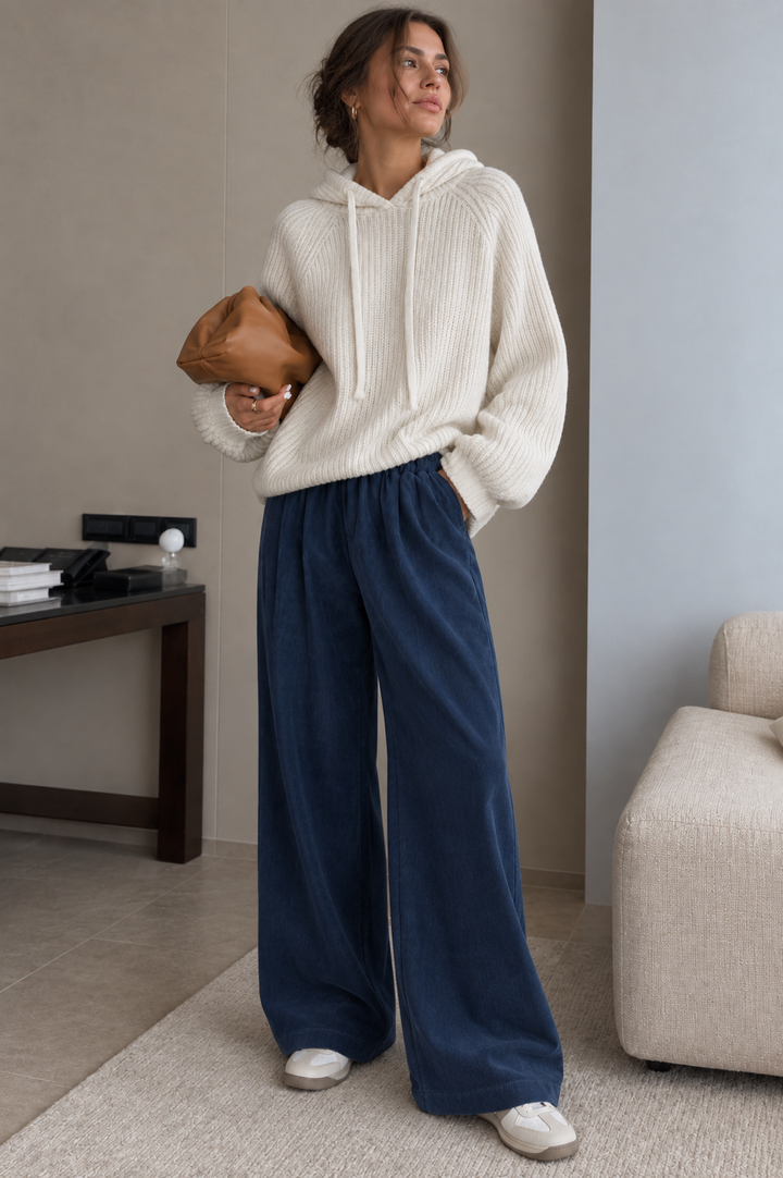 Sasithon – Gerippter Strickpullover mit Kapuze und Kordelzug