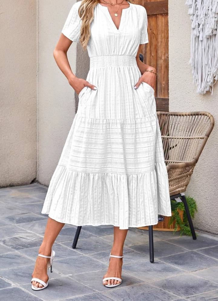 Jikina – Midi-Kleid Mit Gestuftem V-Ausschnitt Und Taschen