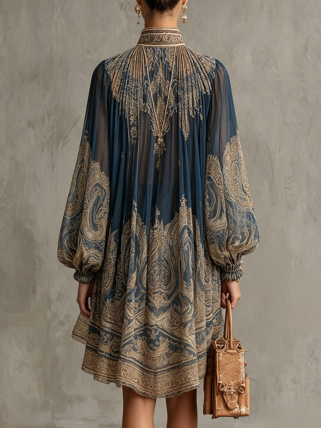 Rhean – Chiffon Minikleid mit goldenem Barock Drucken