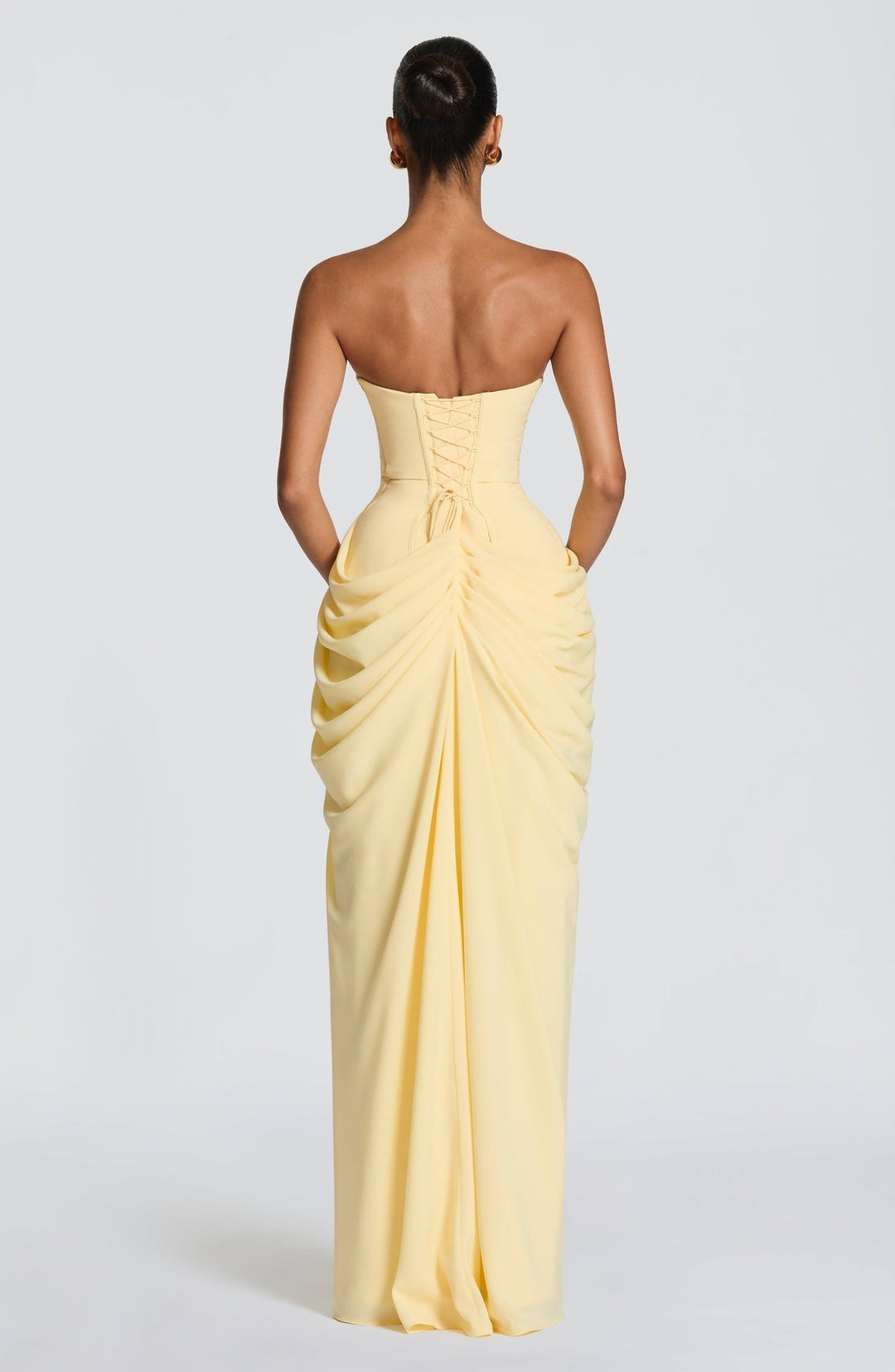 Sabrina – Trägerloses, figurbetontes Maxikleid mit Schlitz