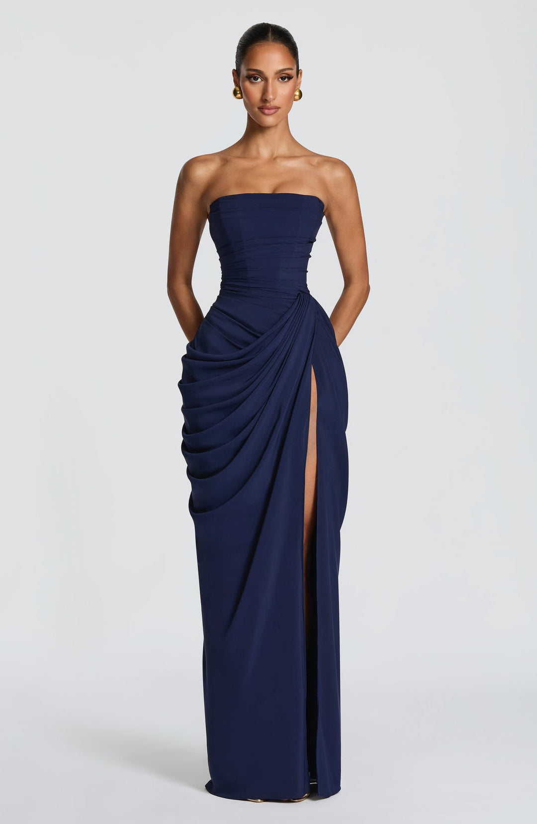 Sabrina – Trägerloses, figurbetontes Maxikleid mit Schlitz