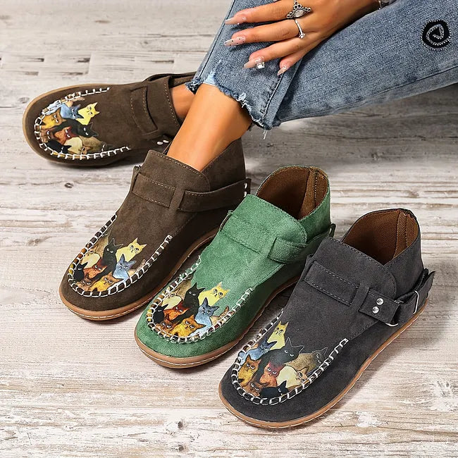 Viktoriy – Flache Stiefeletten mit Katzenmuster Und Schnalle