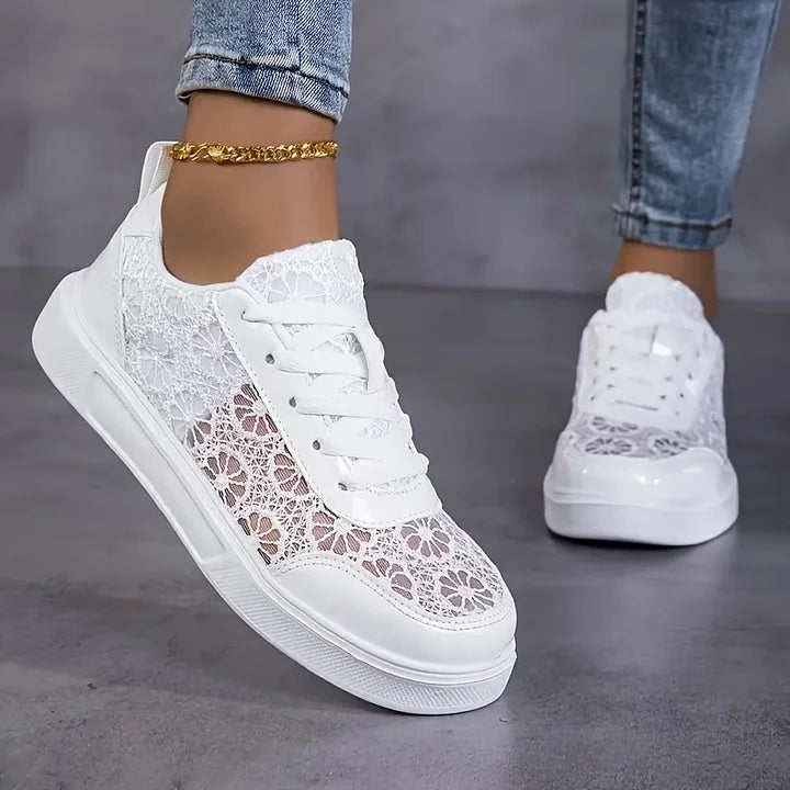 Liena – Turnschuh Mit Schnürung Und Blumenmuster