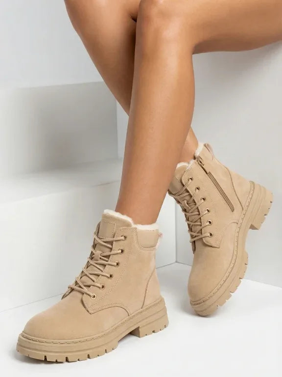 Alosia – Stiefeletten mit Schnürung Und Klobiger Sohle