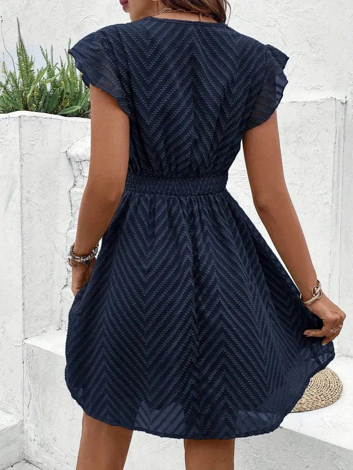 Lillian - Minikleid Mit Spitzenbesatz Und V-Ausschnitt