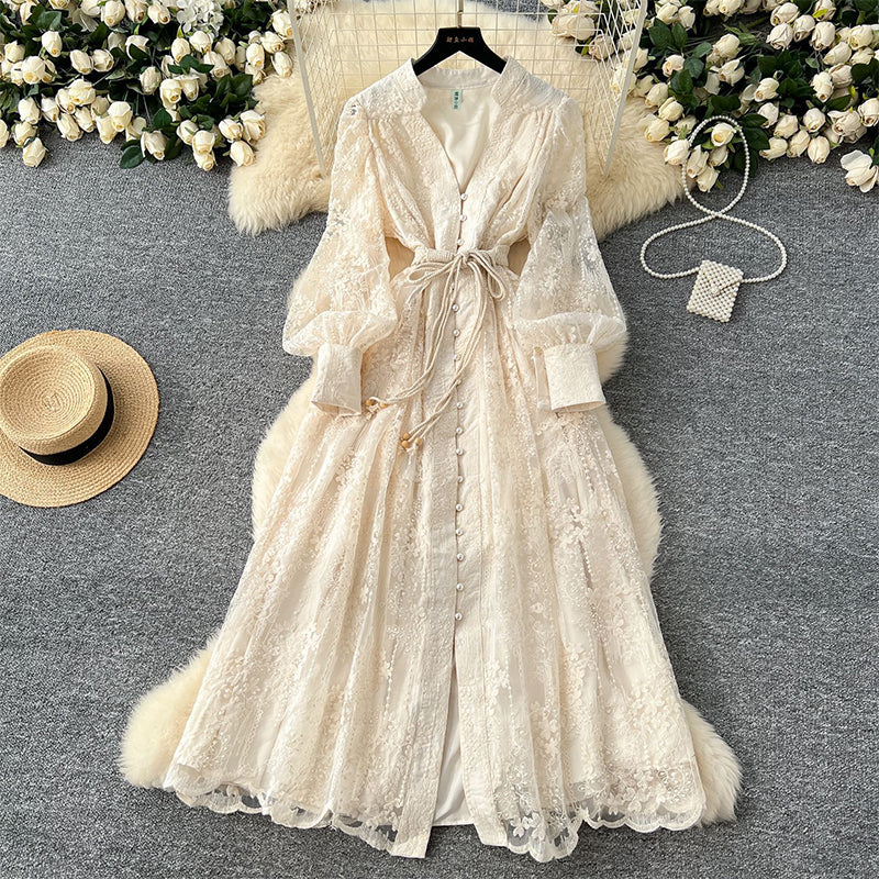 Roslyn - Maxikleid Mit Stickerei Und Langen Ballonärmeln